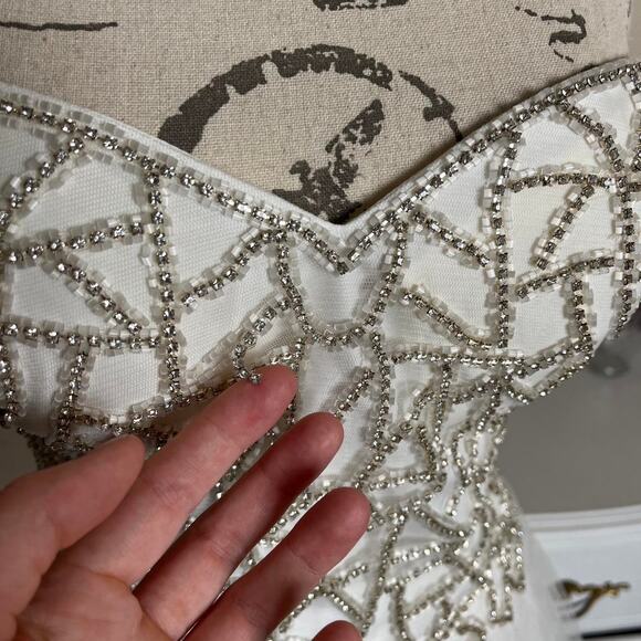 Stunning white and silver beaded gown - Picture 4 of 8